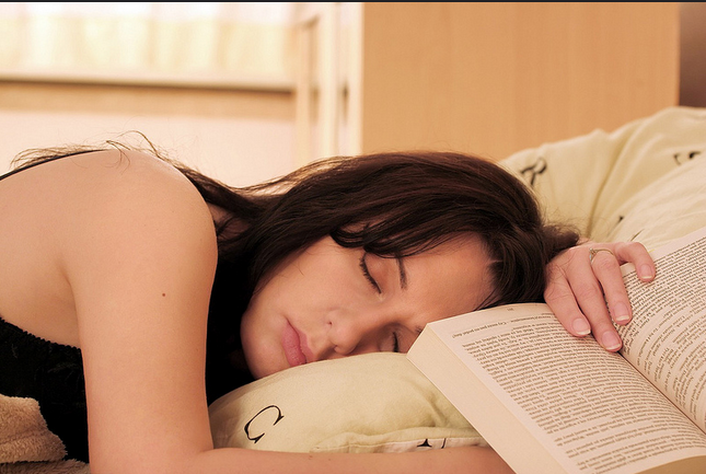 Cómo evitar el sueño mientras estoy leyendo